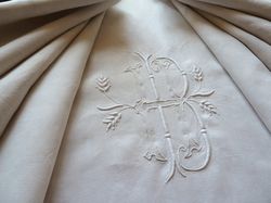 luxury fine linen bedding