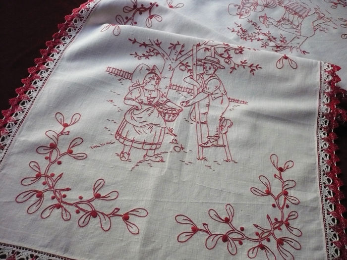 Alsatian red and white table runner
