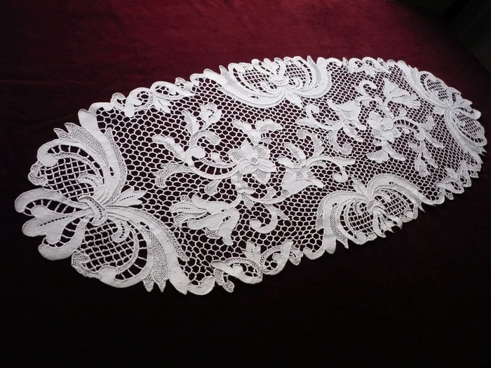 Milanese lace table runner