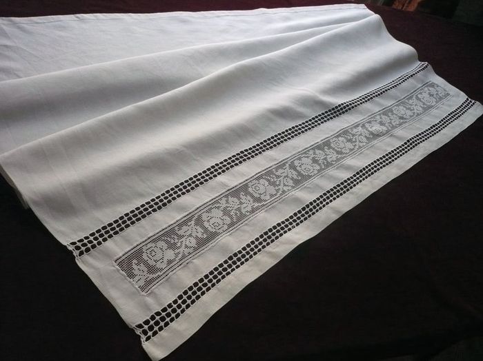 Embroidered French baby sheet