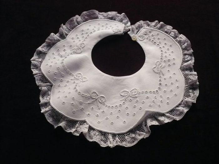 embroidered baby's bib from France