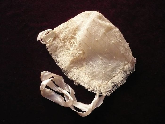 Ecru tulle and lace infant bonnet 