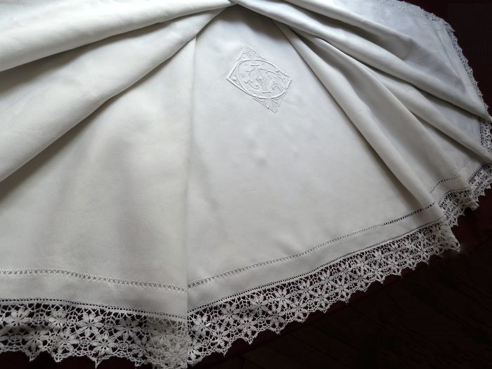 Top quality embroidered king size linen sheet monogram LG