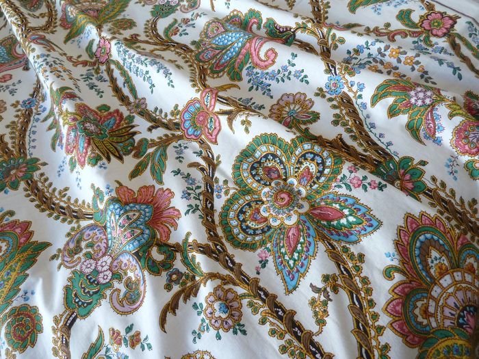Paul Dumas Indienne Fabric: LISIERES FLEURIES