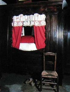 15TH CENTURY BED