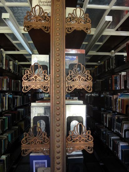 pratt institute  library shelves 