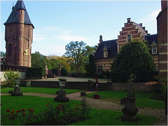 castle garden in holland