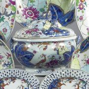A CHINESE EXPORT 'TOBACCO LEAF' PATTERN CIRCULAR SOUP TUREEN, COVER AND 