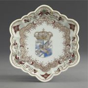 A CHINESE EXPORT ARMORIAL FLUTED HEXAGONAL TEAPOT STAND
CIRCA 1730-35
