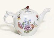  VOLKSTEDT SMALL BULLET-SHAPED TEAPOT AND A COVER