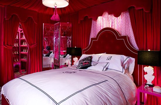Glamour Bed in Hollywood