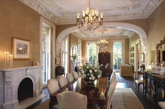 A somptuous dining room in Savannah