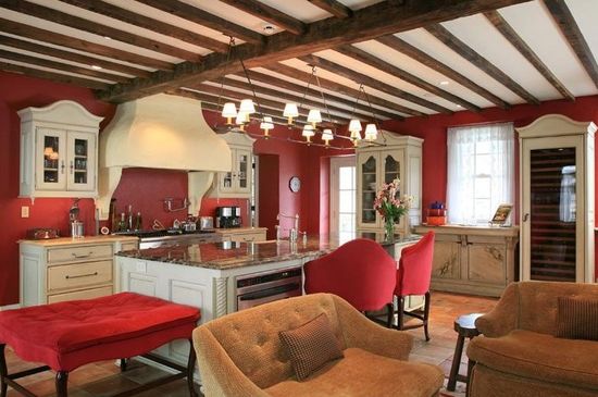A country kitchen in red